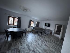 a living room with a table and a couch at Vila Amy - 5 min from THERME and AIRPORT in Corbeanca +7 photos