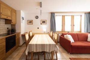 A cozinha ou kitchenette de Quiet corner with charm in Obergesteln