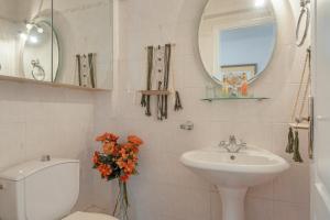 Ένα μπάνιο στο Athens Seaside Apartment +27 φωτογραφίες