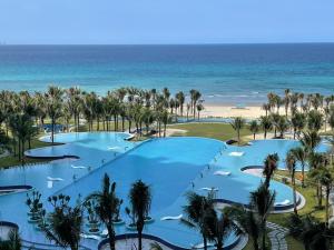 - une vue sur la plage depuis le complexe dans l'établissement The M-Arena Cam Ranh BeachFont, à Thôn Hò Ða