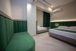 Postel nebo postele na pokoji v ubytování Hotel Royal