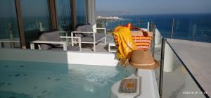 The swimming pool at or close to Apartamentos Martalia Nerja