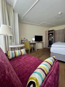 Letto o letti in una camera di PLATZHIRSCH ZÜRICH - Downtown Boutique Hotel & Sushi Lounge