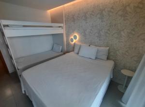 Giường trong phòng chung tại Marulhos Resort vista Piscina flat Premium +23 ảnh