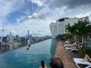 Bazén v ubytování Skypool KL Free Infinity Pool over Kuala Lumpur nebo v jeho okolí