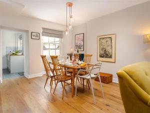 Posezení v ubytování Bellflower Cottage