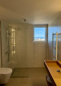 Kamar mandi di C'est La Vue +37 foto