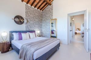 Ένα ή περισσότερα κρεβάτια σε δωμάτιο στο Golden View-Casa vacanze appena ristrutturata nel core della campagna toscana