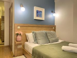 Postel nebo postele na pokoji v ubytování Şişli Of Apartment No 12