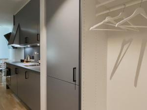 Kuchyň nebo kuchyňský kout v ubytování Injoy Premium Hotel Uppsala