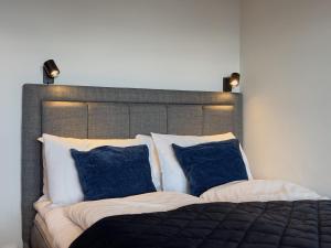 Postel nebo postele na pokoji v ubytování Injoy Premium Hotel Uppsala + 17 fotografií