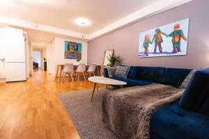 Posezení v ubytování Modern Comfort in the Heart of Bergen + 20 fotografií