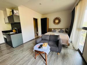 Η κουζίνα ή μικρή κουζίνα στο Patong city-center pool cozy condo