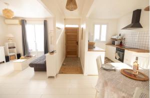 Η κουζίνα ή μικρή κουζίνα στο Charmante Maison de village Clim et Wifi