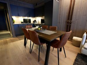 a dining room table and chairs in a kitchen at Ski in & out - Hemsedal in Kyrkjebøen