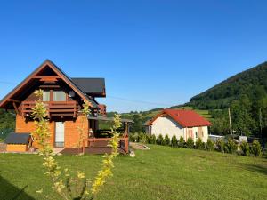 a house on a hill with a green field at Domek LuźnAgro Góry Sowie in Łomnica