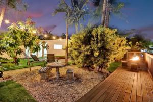 Garden sa labas ng Private Pool 3BR with Lakefront view
