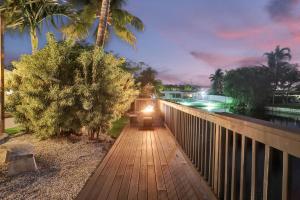 Garden sa labas ng Private Pool 3BR with Lakefront view