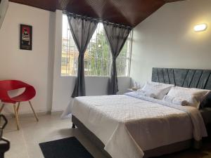 a bedroom with a large bed and a window at Casa de Huéspedes Pontevedra - cerca a la clínica Shaio, Pontevedra in Bogotá