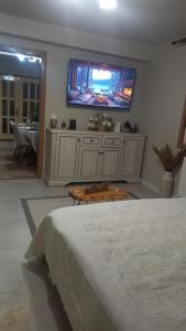 Μια τηλεόραση ή/και κέντρο ψυχαγωγίας στο Solaria House Mamaia