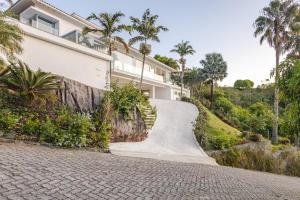 Κήπος έξω από το Casa com vista para o mar em Ilha Bela