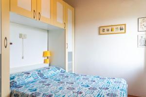 a bedroom with a bed and a large mirror at Grazioso appartamento in campagna a Procchio in Marciana