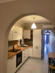 Кухня или мини-кухня в City Center Apartments

