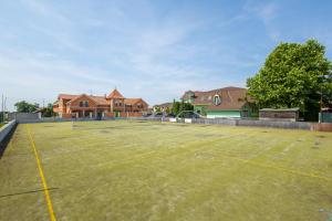 Tenis a/nebo squash v ubytování Wellness Hotel Bety nebo okolí