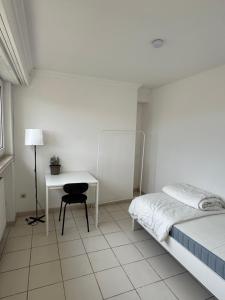 Postel nebo postele na pokoji v ubytování Smart & Cheap Stay for 1 person + 11 fotografií