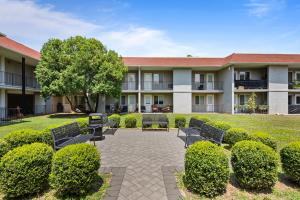 a building with a courtyard with benches and bushes at Chic New York Studio with Kitchen in Hyde Park