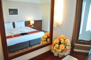 מיטה או מיטות בחדר ב-Avion Hotel