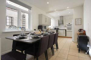 a kitchen with a table with chairs and a dining room at Great location in Lincoln beautiful house for families and contractors in Lincoln