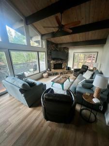 Foto dalla galleria di Mountain Lakehouse a Crestline Altre 14 foto