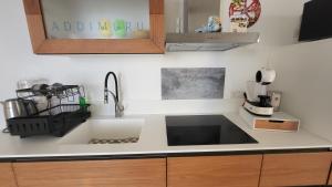 Een keuken of kitchenette bij Appartamenti Addimuru