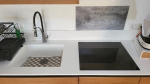 Een keuken of kitchenette bij Appartamenti Addimuru