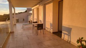 Een balkon of terras bij Appartamenti Addimuru