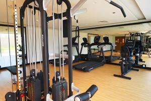 Modern Studio in Al Reem Julphar Pool and Gym 피트니스 센터 또는 시설