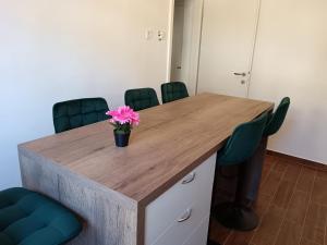 Kawasan bisnes dan/atau bilik persidangan di Dalmatian home with private parking