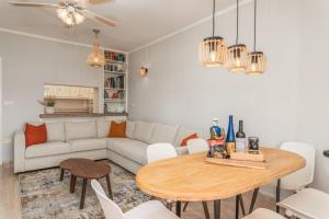 Et opholdsområde på Santa Amalia Beach + 13 billeder