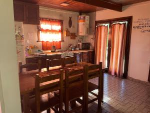 Η κουζίνα ή μικρή κουζίνα στο Casa con piscina en Sierra de los Padres