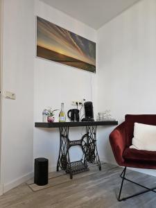 Příslušenství pro přípravu čaje a kávy v ubytování B&B it Arbeidershûske