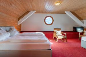 Łóżko lub łóżka w pokoju w obiekcie Hotel Gasthof Post