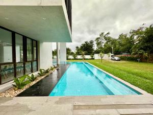 Πισίνα στο ή κοντά στο De Oro Luxury Villa +17 φωτογραφίες