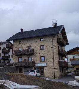 a building with a car parked in front of it at Lika in Livigno