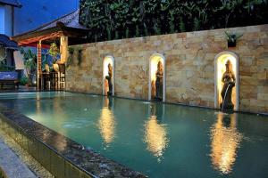Bazén v ubytování Taman Ayu Legian Hotel nebo v jeho okolí