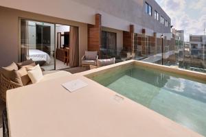 Bazén v ubytování Holiday Inn Tulum by IHG nebo v jeho okolí