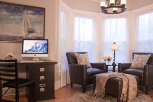 a living room with a computer on a desk and chairs at The Chadwick Bed and Breakfast in Portland