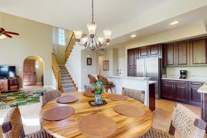 Η κουζίνα ή μικρή κουζίνα στο Waikoloa Colony Villas 2406