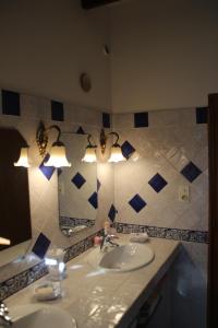 a bathroom with two sinks and a mirror at Chambres d'hôtes Elisa & Etienne in Manosque +31 photos