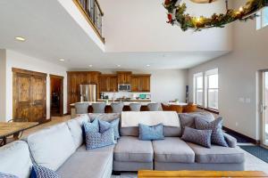 a living room with a couch and a table at Park City Retreat in Kamas